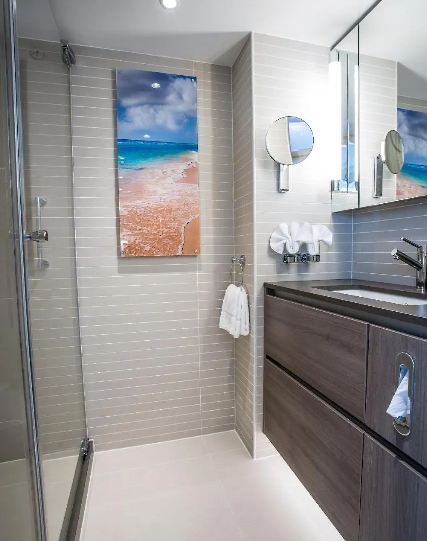 船上ホテル Fairtours Hotelschiff Asara***** デュッセルドルフ